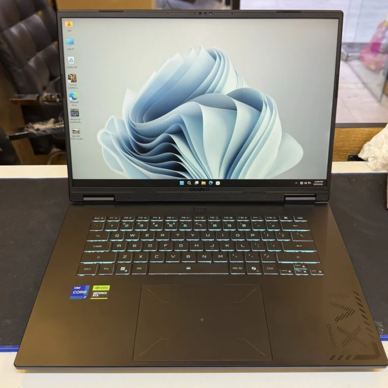 GIGABYTE 16 ci7 13620H ram 16 DDR5 SSD 512 RTX 5060 8G 15.6 FHD+ 165Hz