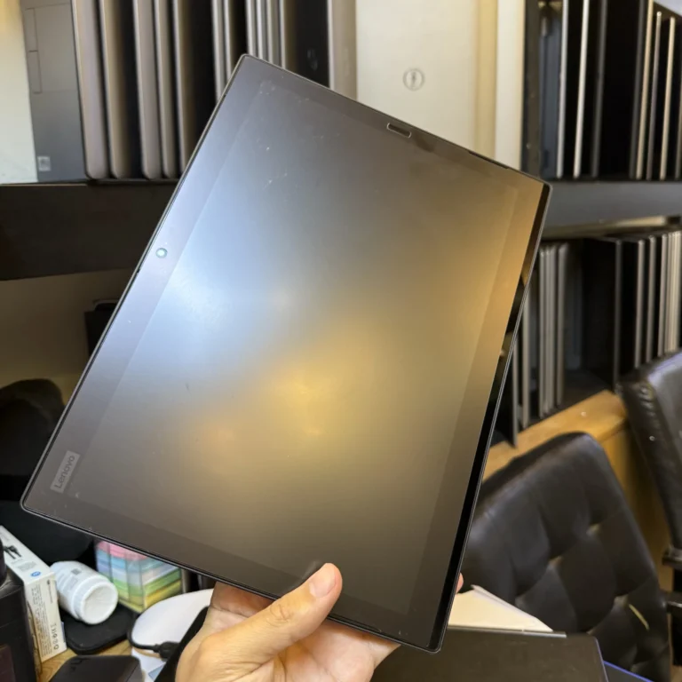 Lenovo thinkpad x1 TAP CI5 8th ram 8 ssd 256 14" 4K ينفصل مستعمل