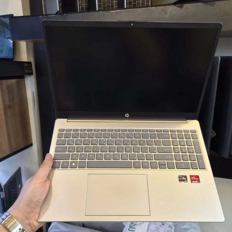 Hp 15 R7 7000 ram 16 ssd 512 15.6 FHD مستعمل